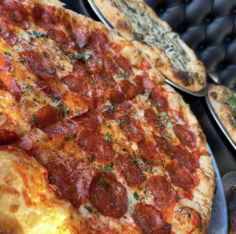 Bobs Pizza | West Loop | restaurant | 838 W Kinzie St, Chicago, IL 60642, USA | 3126679110 OR +1 312-667-9110