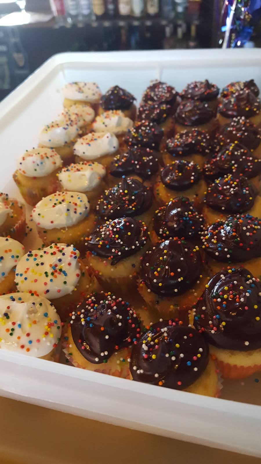 Charlies 2 Pub & Grill | restaurant | 3239 S US-1, Fort Pierce, FL 34982, USA | 7724295300 OR +1 772-429-5300