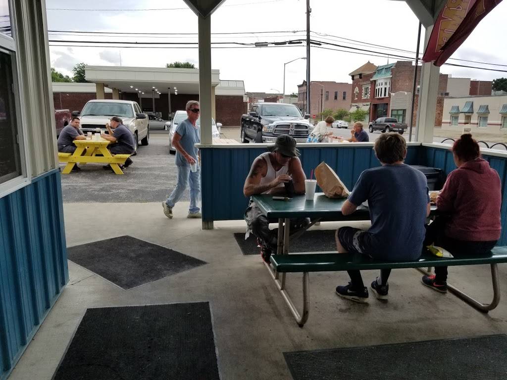 Famous Js | restaurant | 1458, 623 N Market St, Mt Carmel, IL 62863, USA | 6184502179 OR +1 618-450-2179