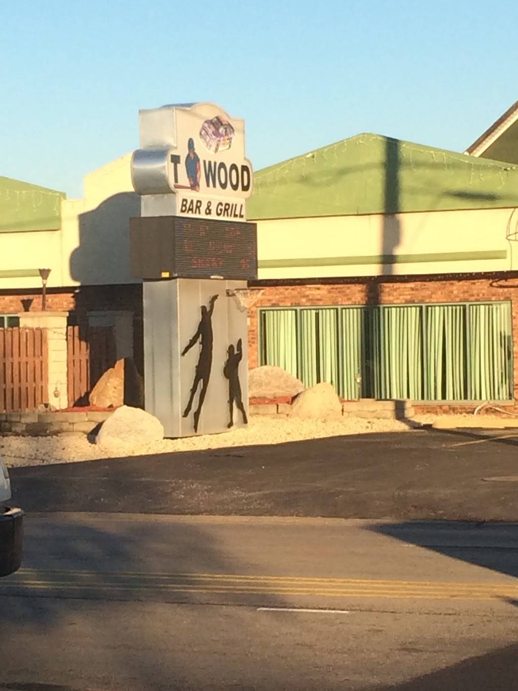 Thornwood Restaurant Lounge | restaurant | 1051 N Wood Dale Rd, Wood Dale, IL 60191, USA | 6307667734 OR +1 630-766-7734