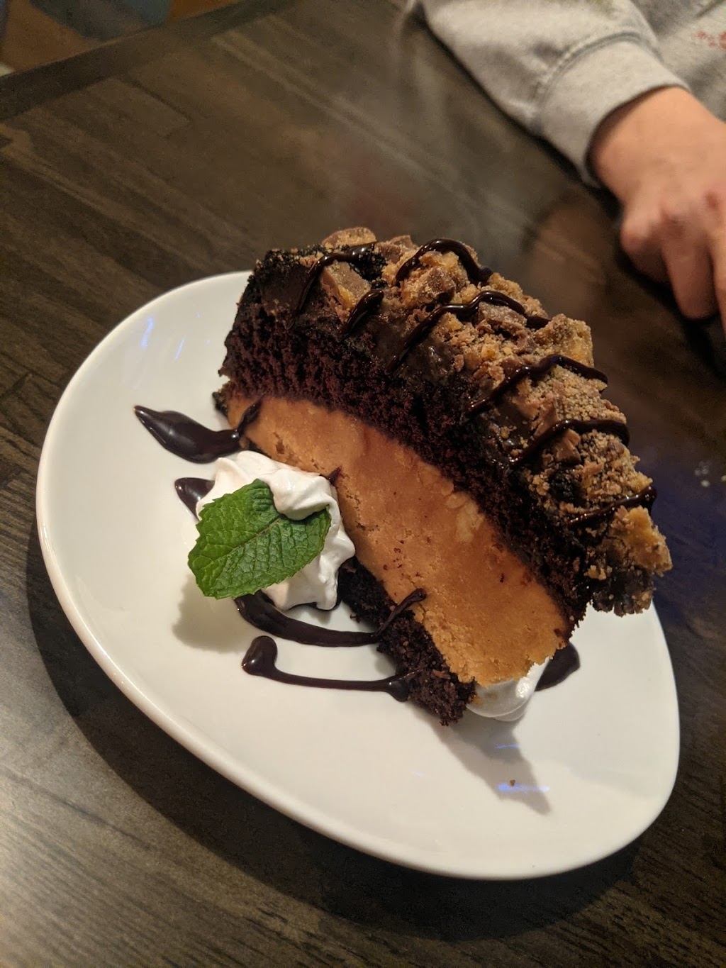 Flagship Craft Cocktails & Eatery | restaurant | 106 N Lake St, Madison, OH 44057, USA | 4403074337 OR +1 440-307-4337