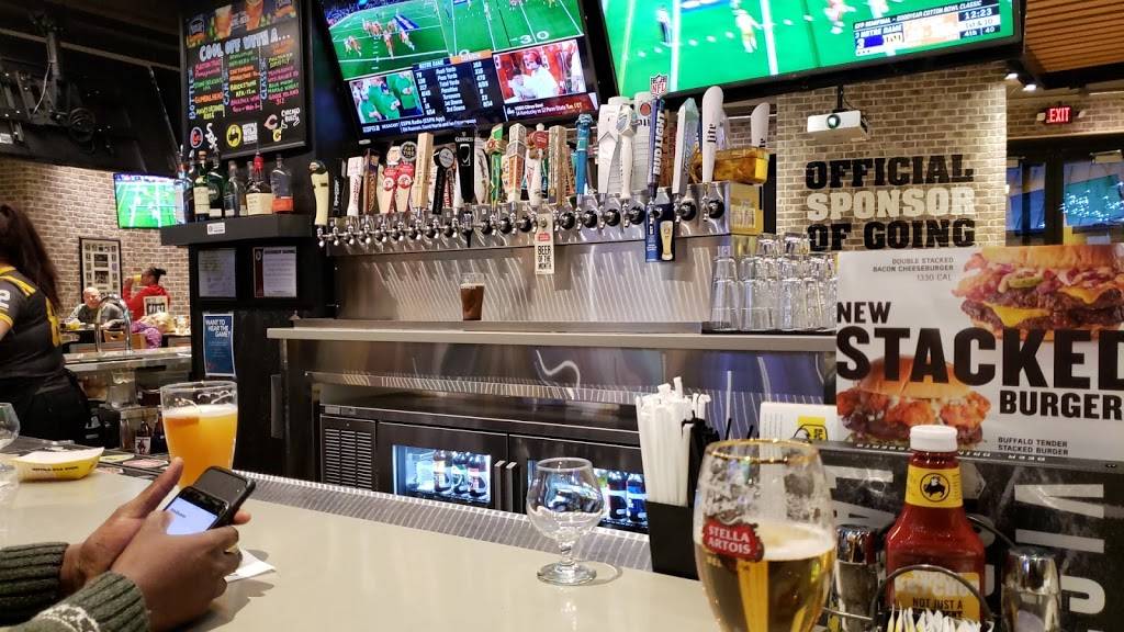 Buffalo Wild Wings | restaurant | 4999 Old Orchard Rd, Skokie, IL 60077, USA | 8476742034 OR +1 847-674-2034