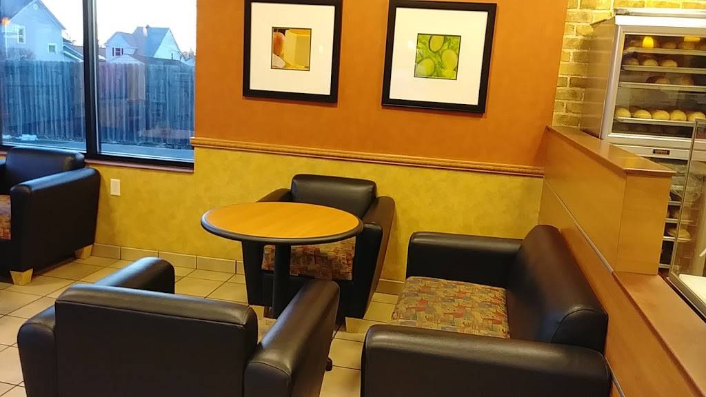 Subway | restaurant | 2715 S Madison St, Muncie, IN 47302, USA | 7652820444 OR +1 765-282-0444