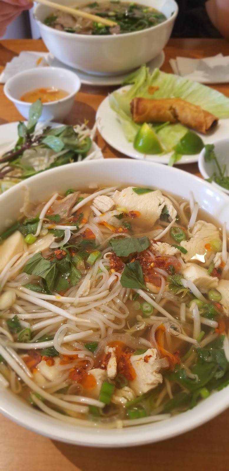 Saigon Noodle House | restaurant | 6831 Hollister Ave L, Goleta, CA 93117, USA | 8059685116 OR +1 805-968-5116