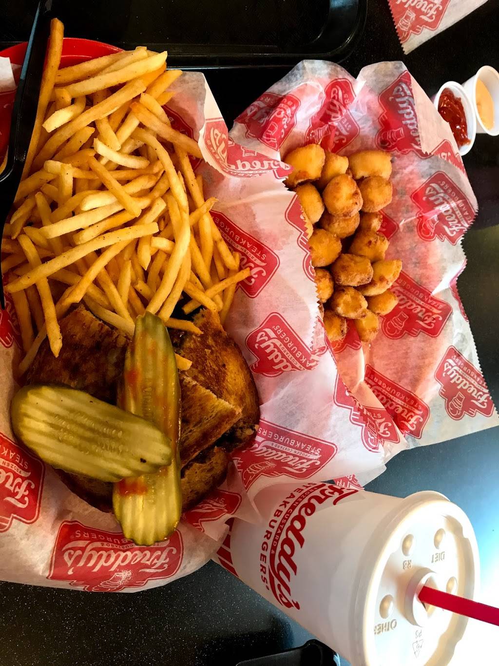 Freddys Frozen Custard & Steakburgers | restaurant | 10030 Fairfax Blvd, Fairfax, VA 22030, USA | 7032932900 OR +1 703-293-2900