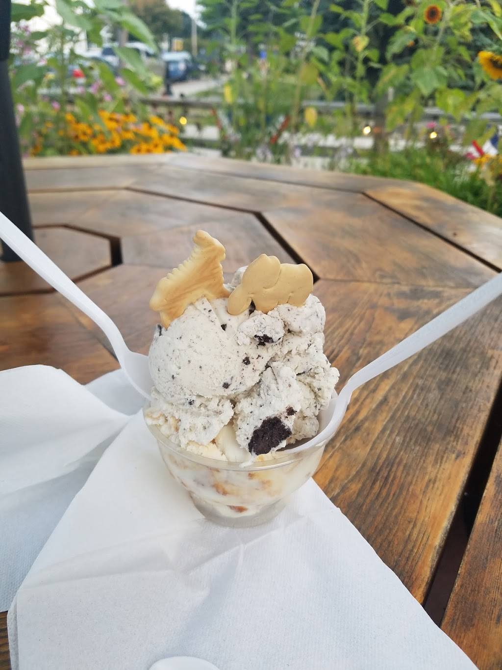 Grumpys Ice Cream and Popcorn | restaurant | 7849 WI-42, Egg Harbor, WI 54209, USA | 9208689494 OR +1 920-868-9494