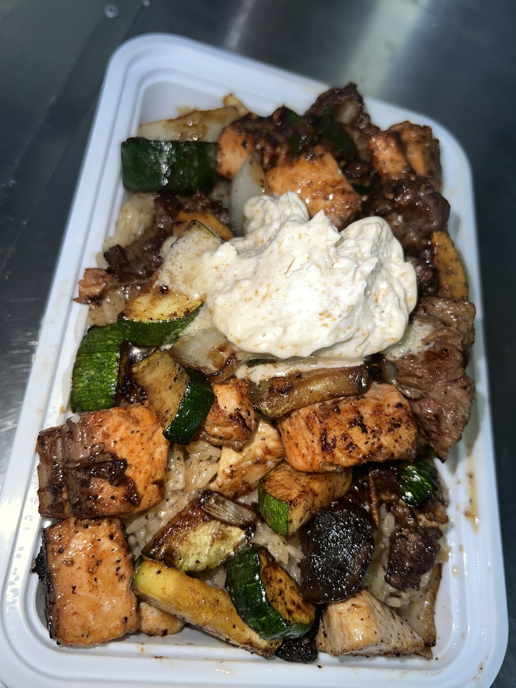 Hoodbachi Grill | restaurant | 21509 Fenkell Ave, Detroit, MI 48223, USA | 3139465581 OR +1 313-946-5581