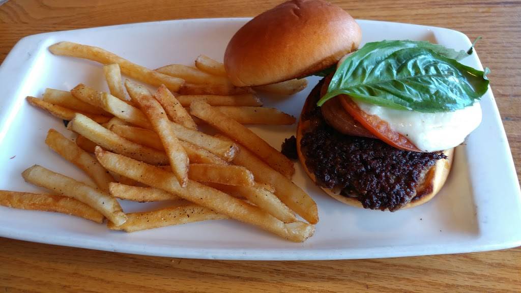 Applebees Grill + Bar | restaurant | 116 S Roosevelt Ave, Burlington, IA 52601, USA | 3197527744 OR +1 319-752-7744