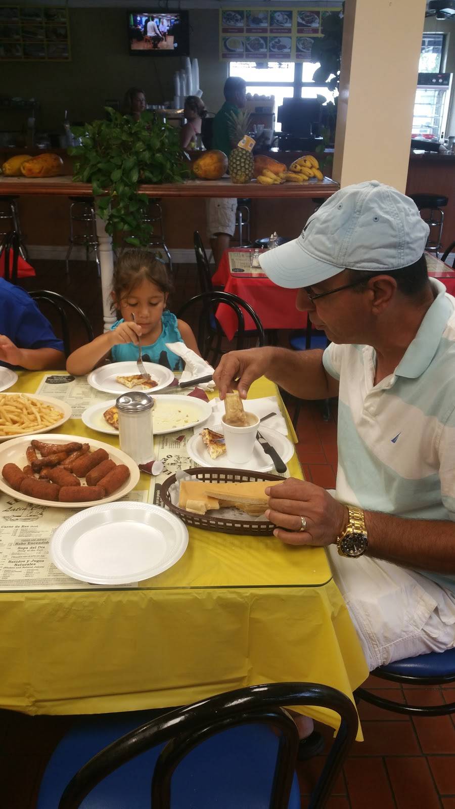 El Faro Latin Cafe | restaurant | 5305 NW 79th Ave, Miami, FL 33166, USA | 3059943276 OR +1 305-994-3276