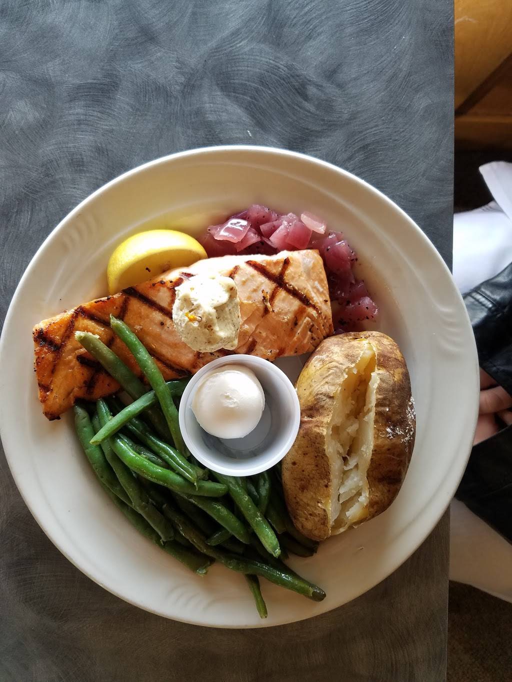 Bil-Mar Restaurant | restaurant | 1223 S Harbor Dr, Grand Haven, MI 49417, USA | 6168425920 OR +1 616-842-5920