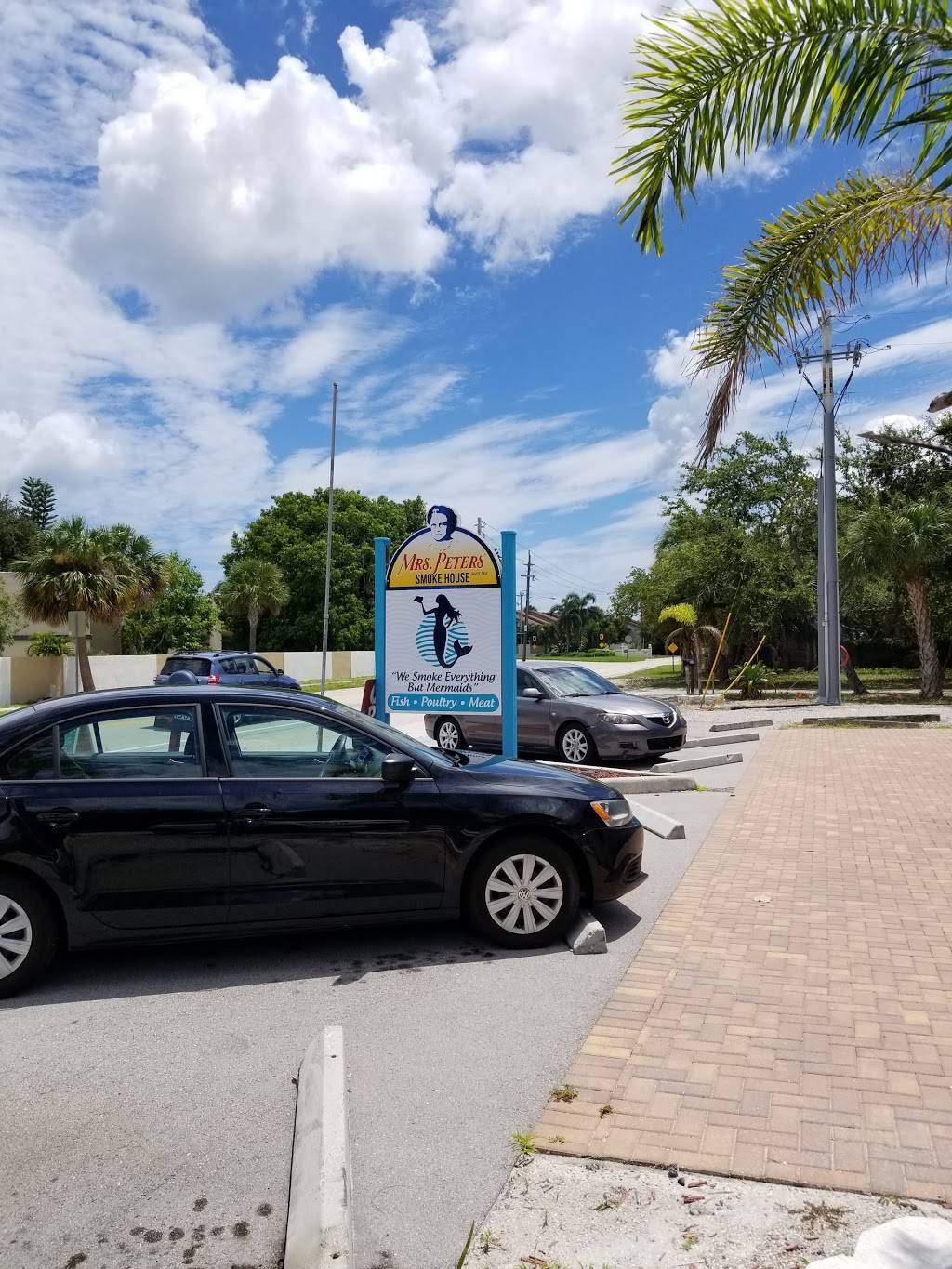 Mrs Peters Smoke House | restaurant | 1500 NE Dixie Hwy, Jensen Beach, FL 34957, USA | 7723342184 OR +1 772-334-2184