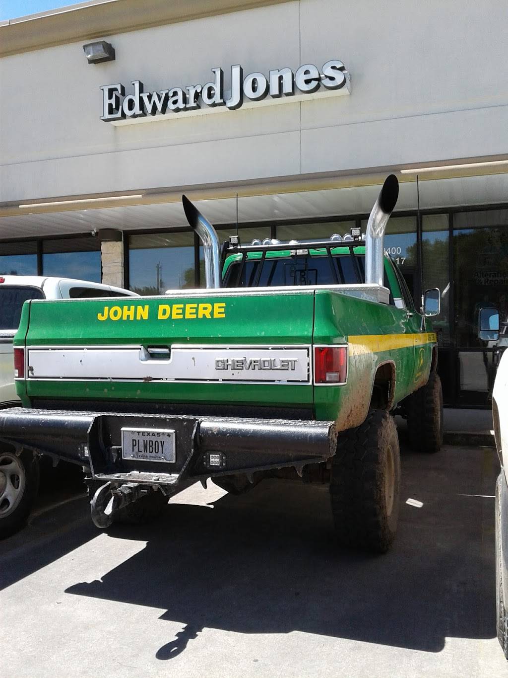 Pizza Hut | restaurant | 13400 TX-36, Needville, TX 77461, USA | 9797937821 OR +1 979-793-7821