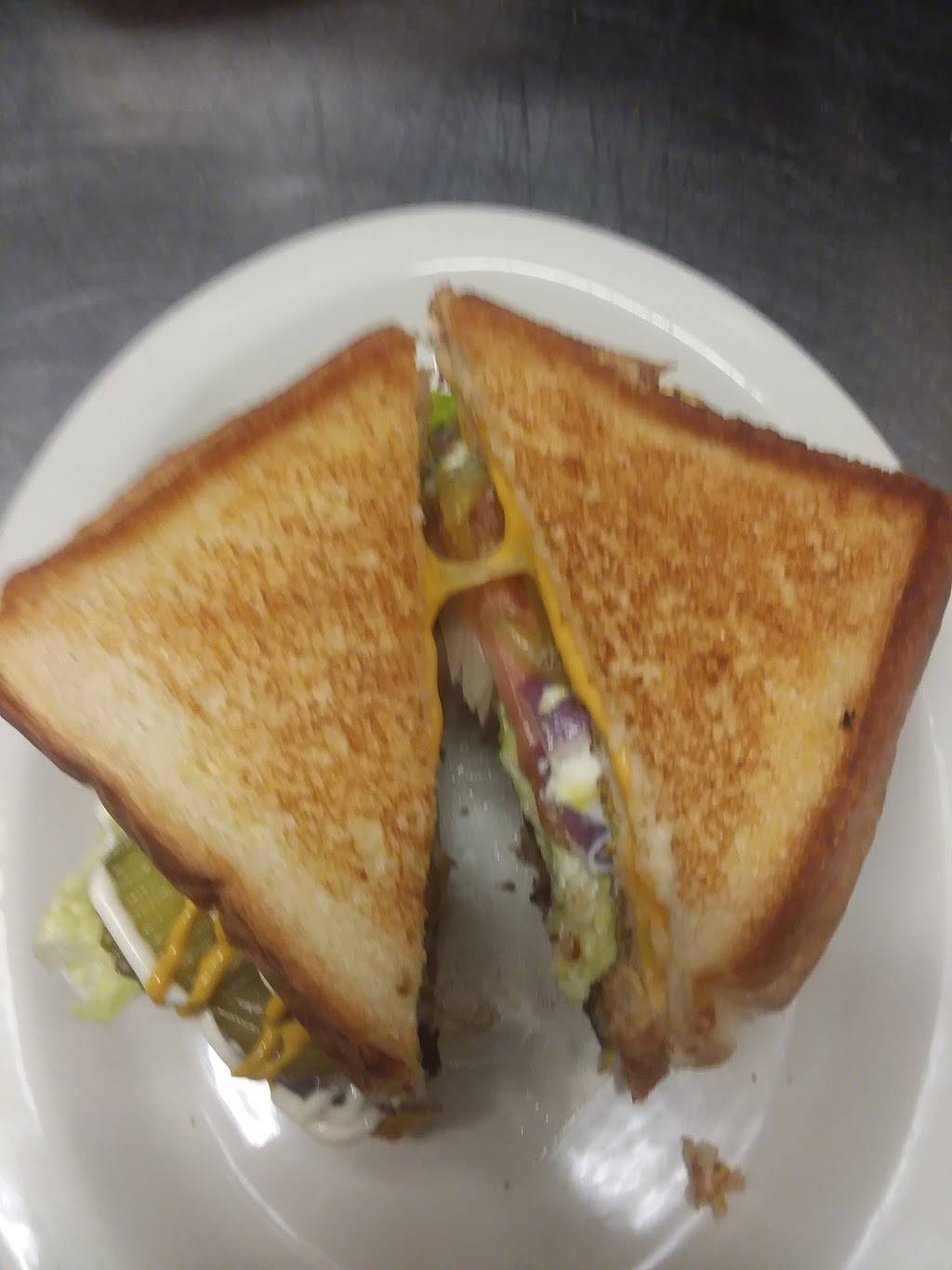 Georges Bar & Grill | restaurant | 2031 Plantation Dr, Conroe, TX 77301, USA | 9367888222 OR +1 936-788-8222