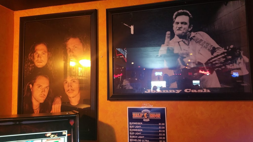 The Half Moon Bar and Grill | restaurant | 714 S Lewis Blvd, Sioux City, IA 51106, USA | 7125748820 OR +1 712-574-8820