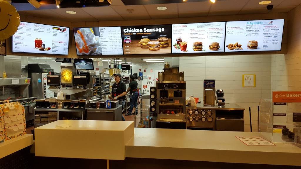 McDonalds | cafe | 147 Pelham St, Methuen, MA 01844, USA | 9786838641 OR +1 978-683-8641