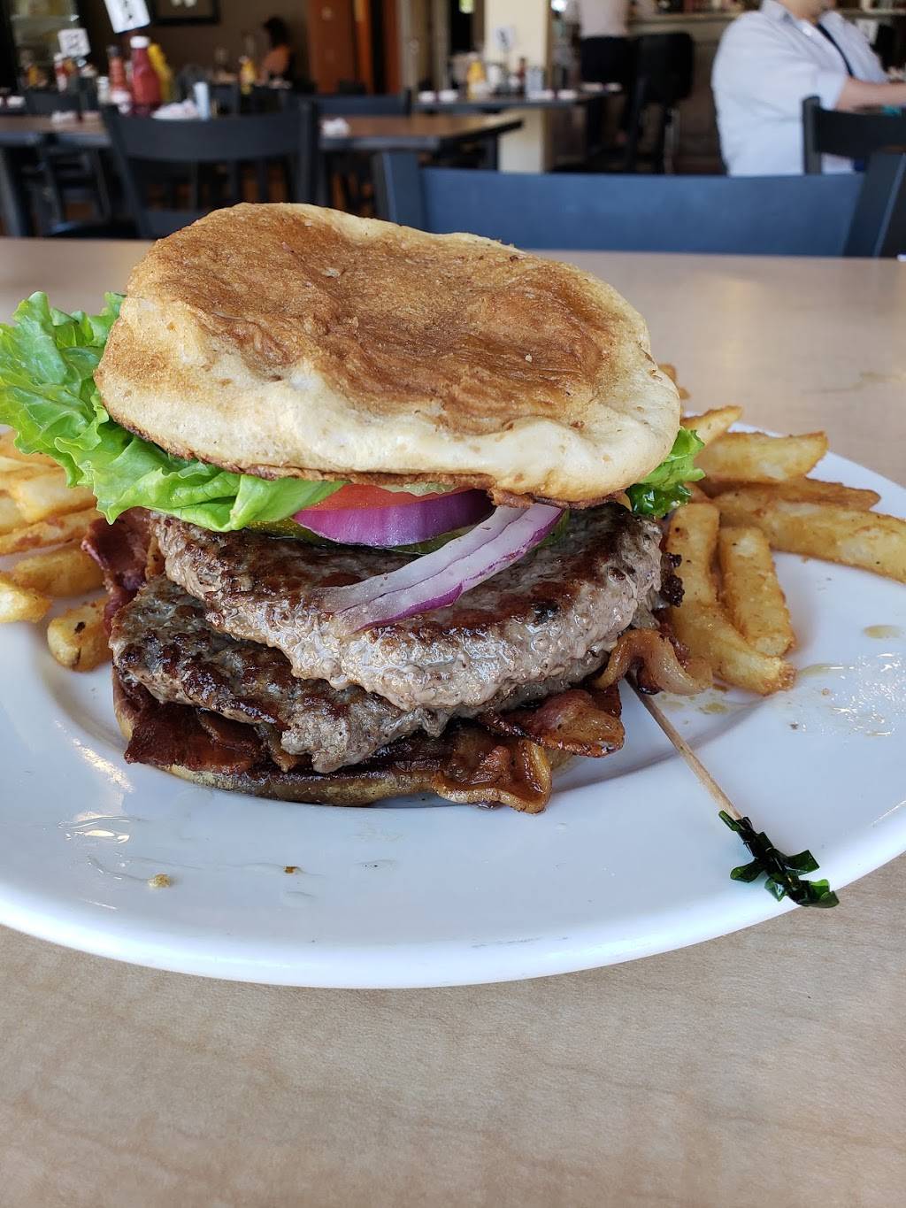 Midtown Zefs | restaurant | 4160 Woodward Ave, Detroit, MI 48201, USA | 3138311210 OR +1 313-831-1210