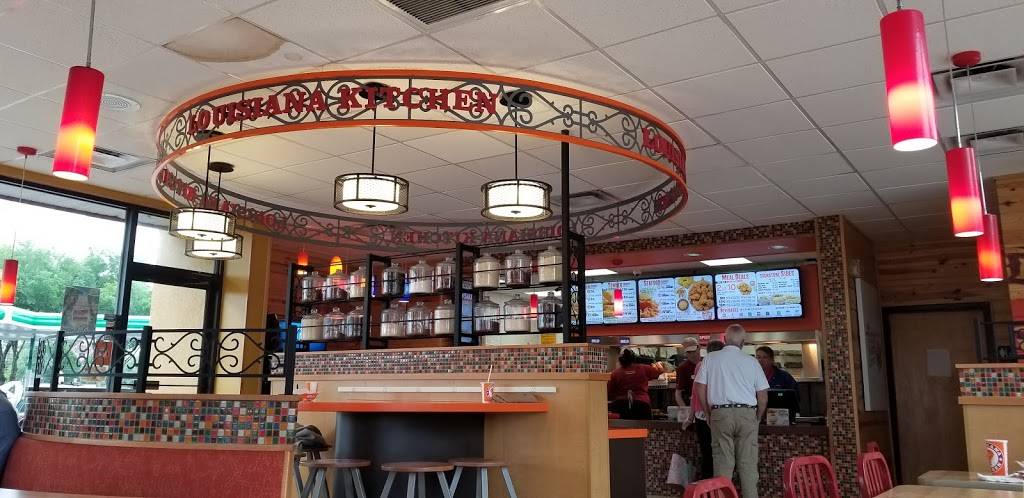 Popeyes Louisiana Kitchen | restaurant | 710 FL-19, Palatka, FL 32177, USA | 9043282282 OR +1 904-328-2282