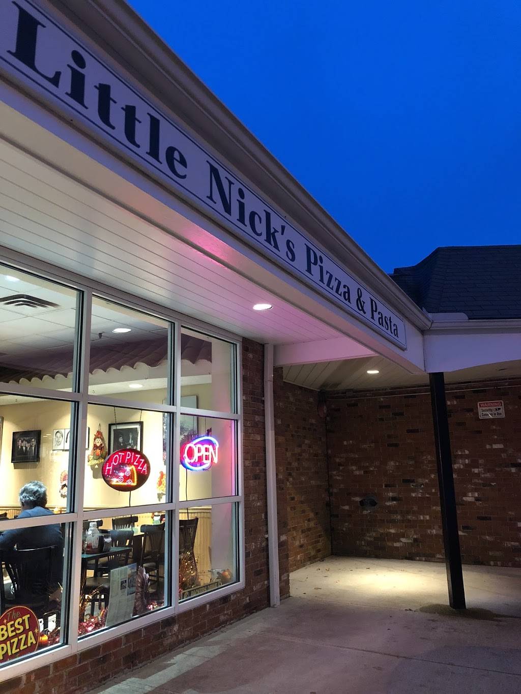 Little Nicks Pizza & Pasta | restaurant | 14 Chestnut Hill Rd, Norwalk, CT 06851, USA | 2038498419 OR +1 203-849-8419