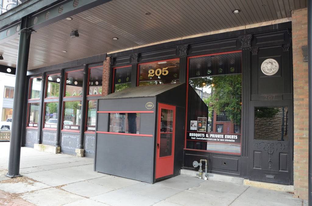 Juliets Tavern | restaurant | 205 N Chicago St, Joliet, IL 60432, USA | 8156305654 OR +1 815-630-5654