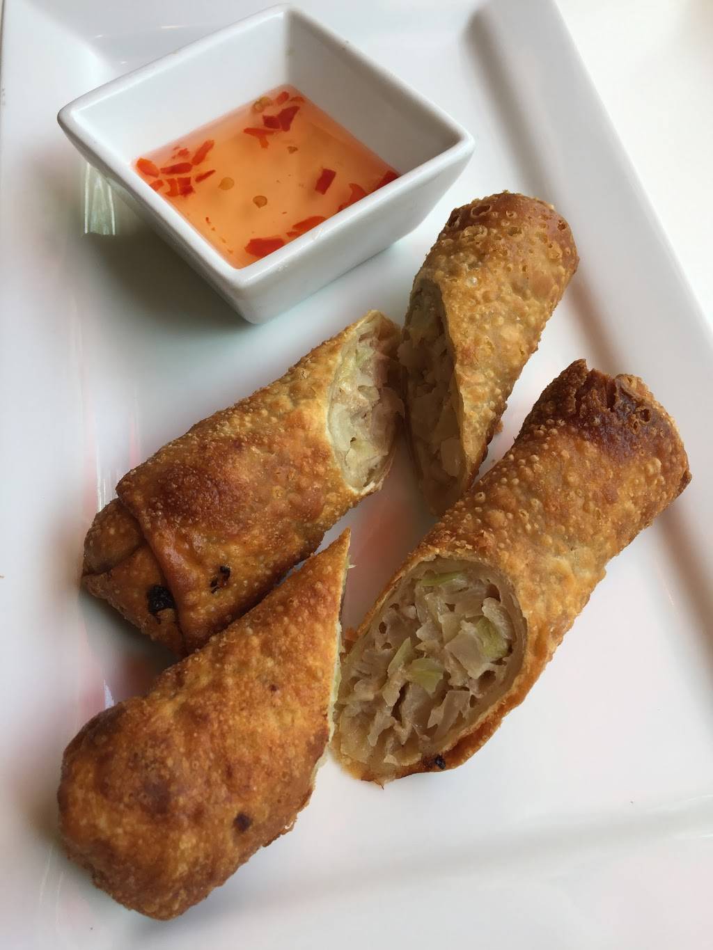 tom yum cafe | restaurant | 608 W Barry Ave, Chicago, IL 60657, USA | 7732705646 OR +1 773-270-5646