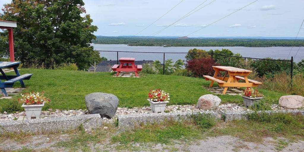 Bettys Chips | restaurant | 988 Centre St, Braeside, ON K0A 1G0, Canada | 6136234857 OR +1 613-623-4857