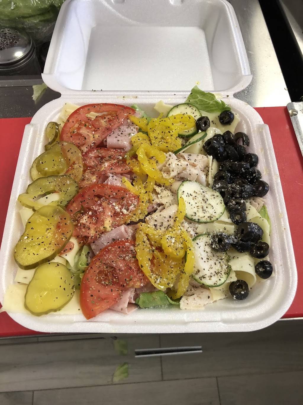 Waggy Dags Subs & More | restaurant | 840 W Lantana Rd, Lantana, FL 33462, USA | 5615824105 OR +1 561-582-4105