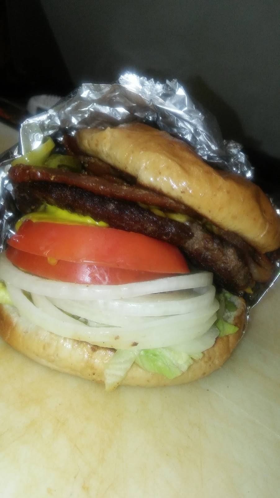 Universal Coney Island | restaurant | 15951 Grand River Ave, Detroit, MI 48227, USA | 3132726820 OR +1 313-272-6820