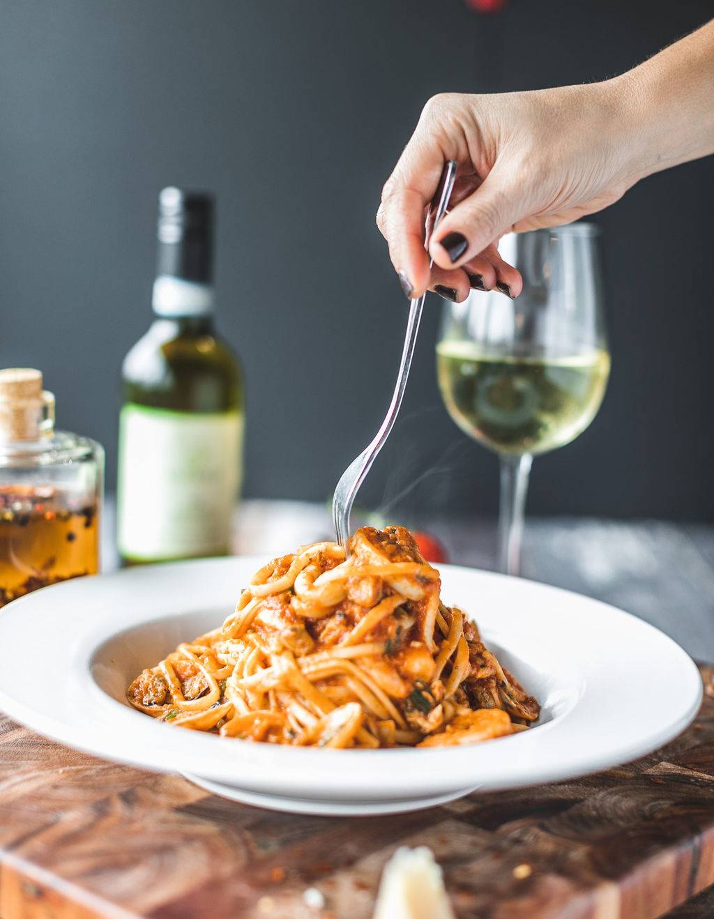 Valentinos Restaurant - Paramount | meal takeaway | 835 Paramount Dr, Stoney Creek, ON L8J 0B4, Canada | 9053853284 OR +1 905-385-3284