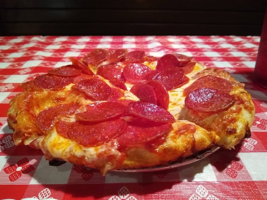 Ferraros Pizzeria & Pub | restaurant | 111 Jackson Ave, Memphis, TN 38103, USA | 9015222033 OR +1 901-522-2033