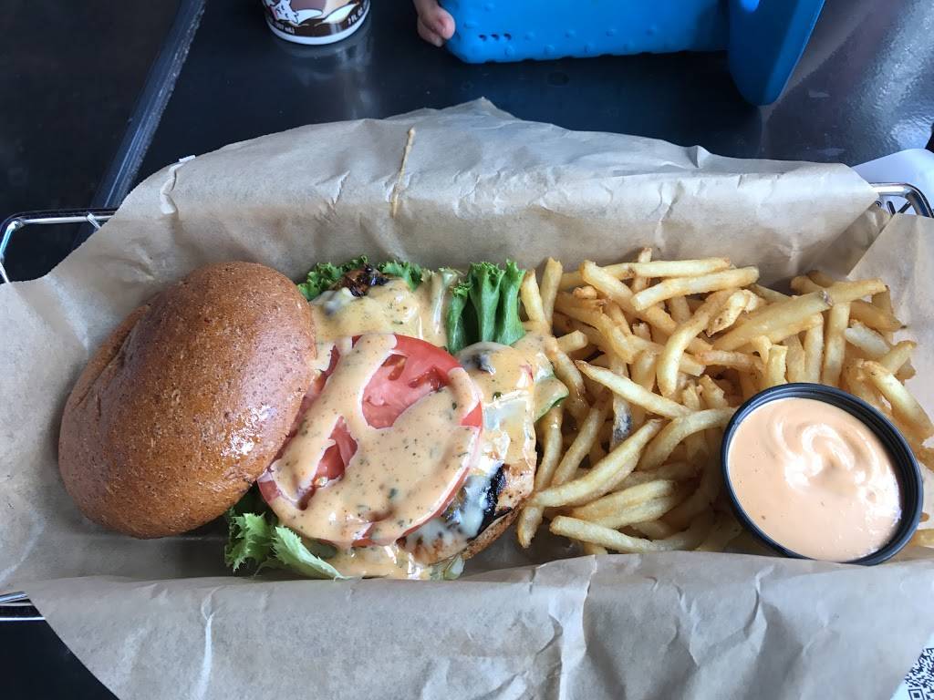 Illegal Burger Arvada | restaurant | 15400 W 64th Ave, Arvada, CO 80007, USA | 3034231300 OR +1 303-423-1300