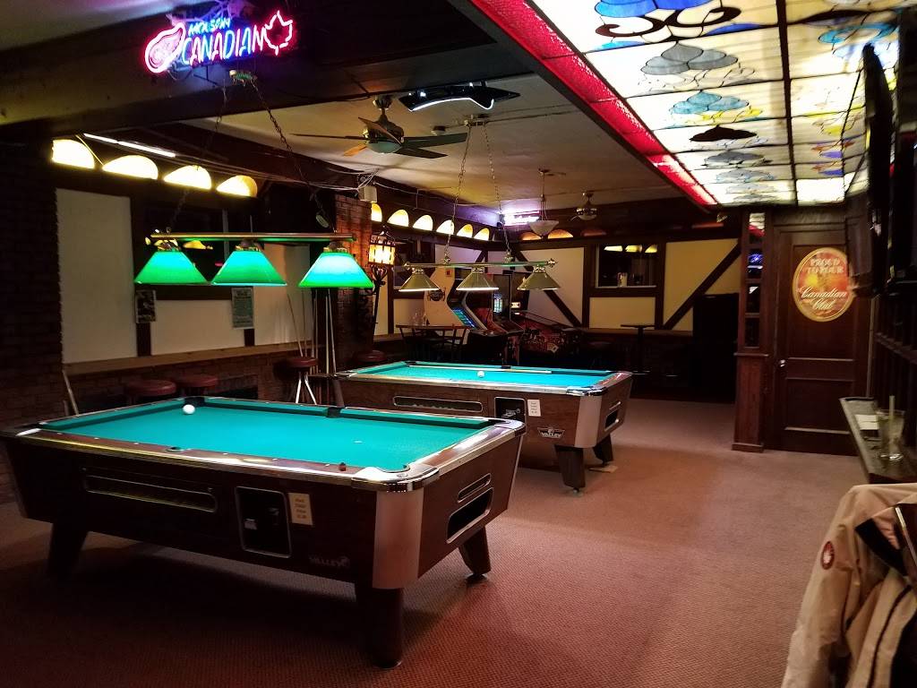 Lions Head Tavern | restaurant | 7880 Wyandotte St E, Windsor, ON N8S 1S9, Canada | 5199454773 OR +1 519-945-4773