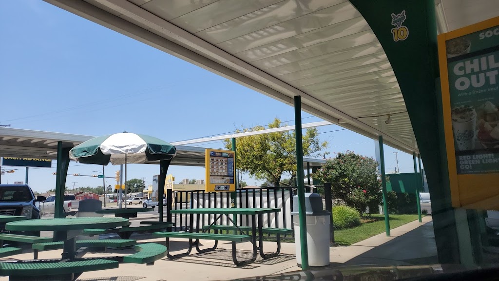 Stars Drive-in | restaurant | 1402 N County Rd W, Odessa, TX 79763, USA | 4323334741 OR +1 432-333-4741