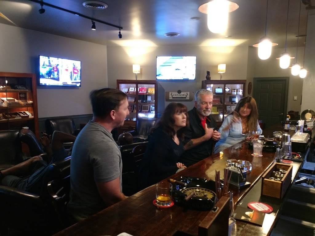 Locals Restaurant & Pub | restaurant | 215 Lafayette Rd, North Hampton, NH 03862, USA | 6033792729 OR +1 603-379-2729