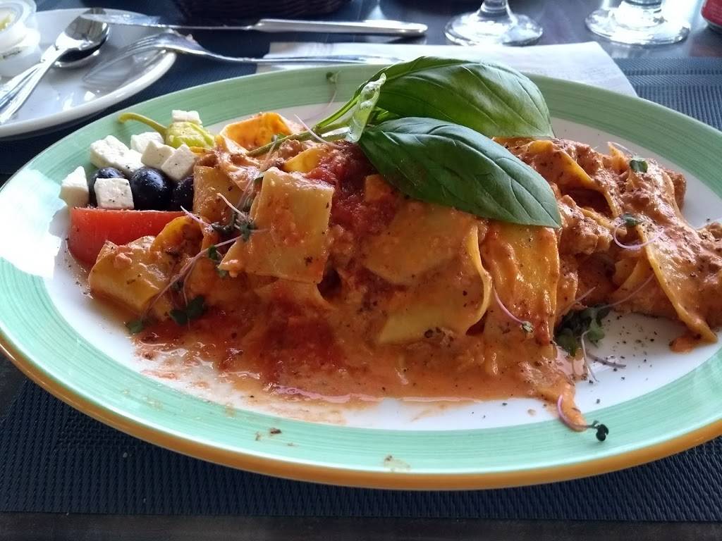 Restaurant La Perle du St-Laurent | restaurant | 102 Rue du Quai, Portneuf, QC G0A 2Y0, Canada | 4182862400 OR +1 418-286-2400