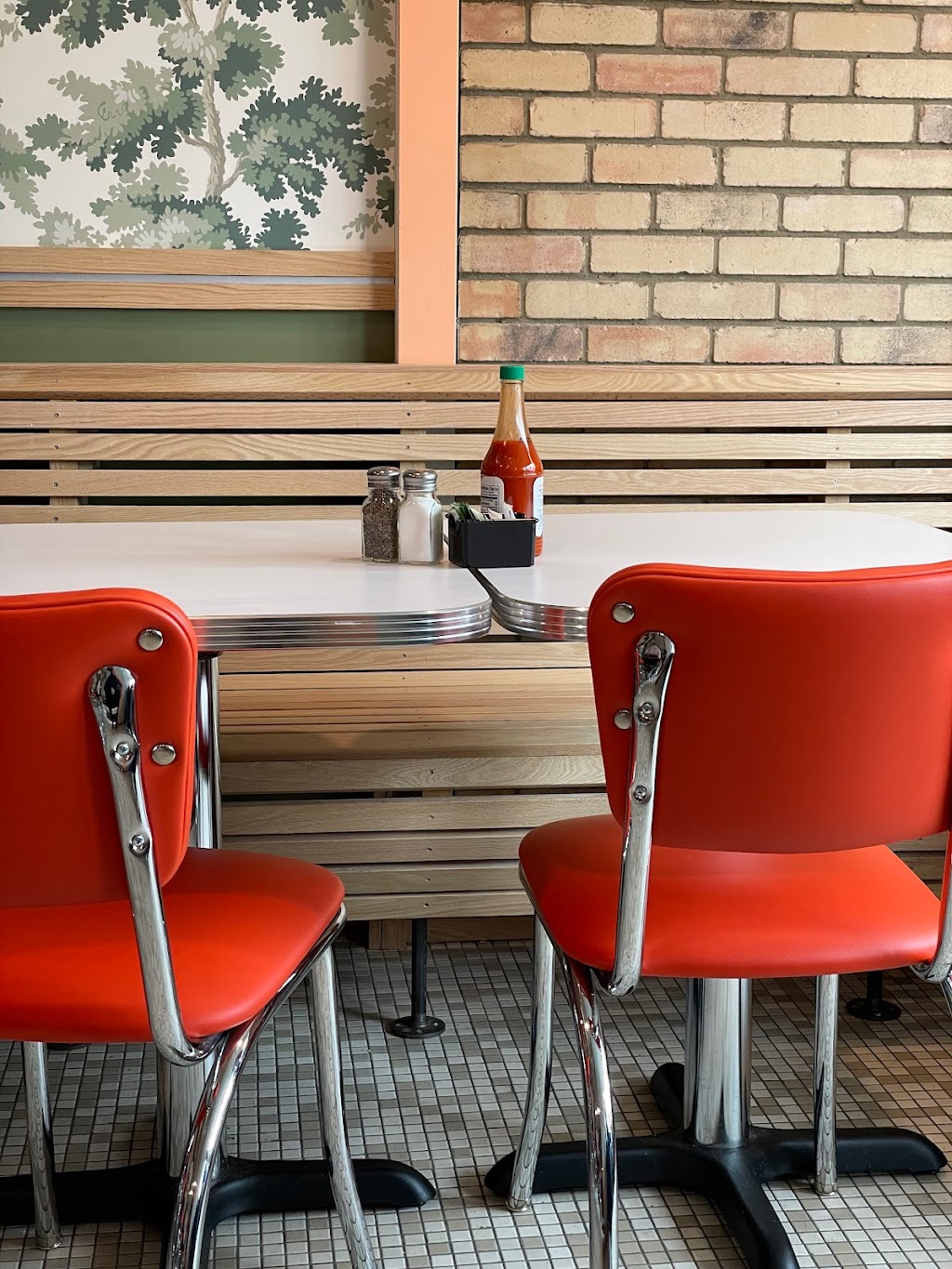 East Johnson Family Restaurant | restaurant | 824 E Johnson St, Madison, WI 53703, USA | 6082855826 OR +1 608-285-5826