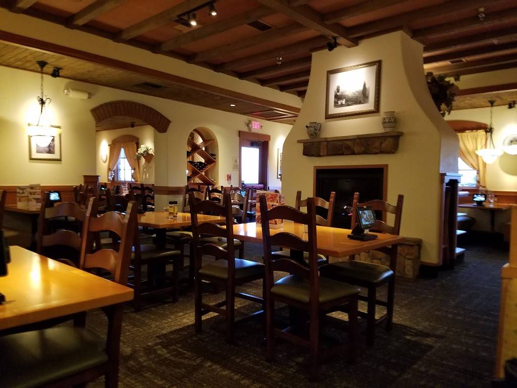 Olive Garden Italian Restaurant | meal takeaway | 2485 Iron Point Rd, Folsom, CA 95630, USA | 9169847036 OR +1 916-984-7036