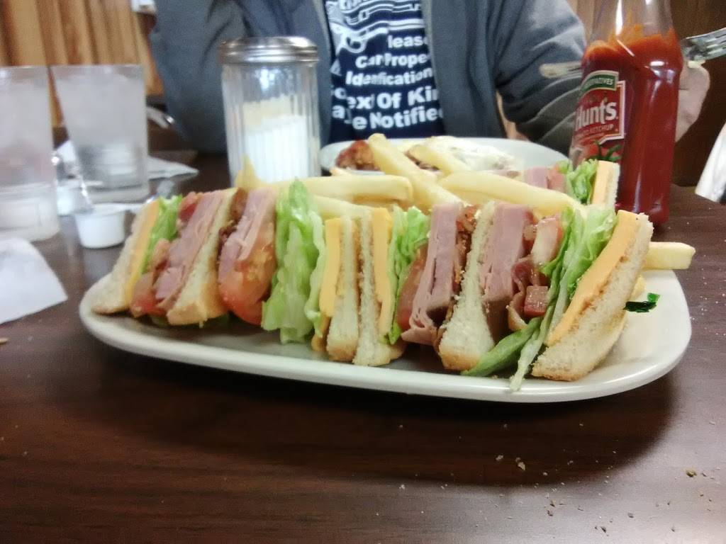 Moms Kitchen | restaurant | 14216 MO-7, Warsaw, MO 65355, USA | 6604382278 OR +1 660-438-2278