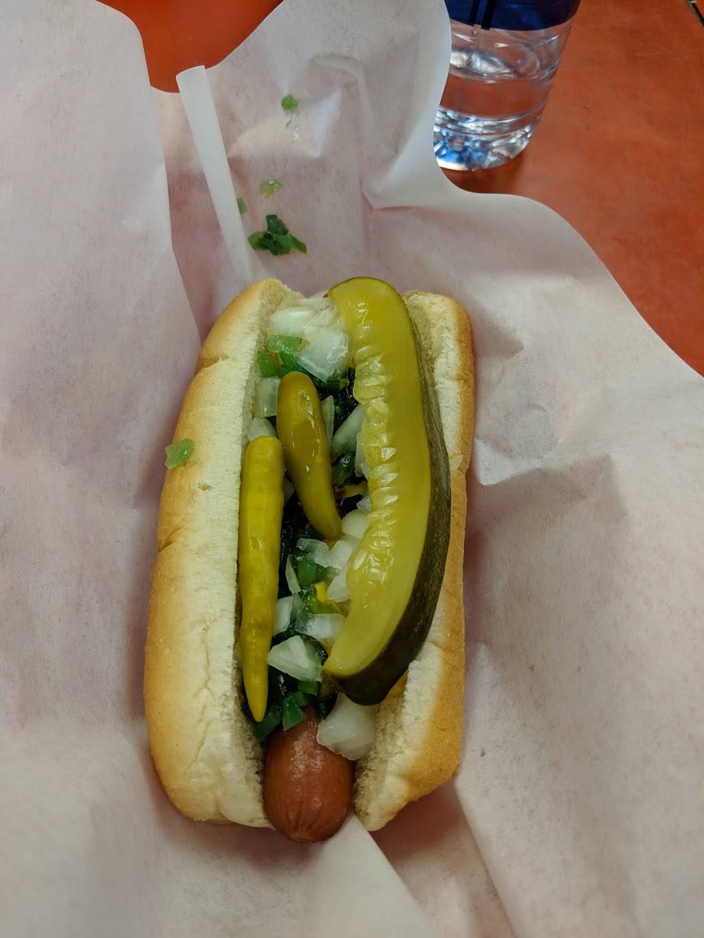 Duks Red HOTS | restaurant | 636 N Ashland Ave, Chicago, IL 60622, USA | 3127330069 OR +1 312-733-0069