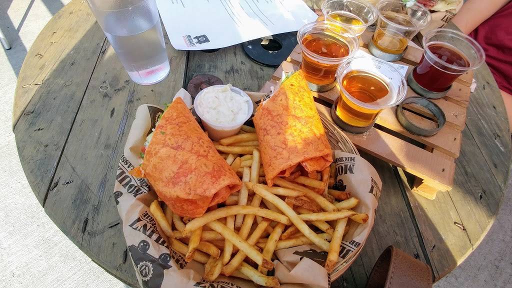 Microbrasserie Moulin 7 | restaurant | 294 Boulevard St Luc, Asbestos, QC J1T 2W1, Canada | 8197160686 OR +1 819-716-0686