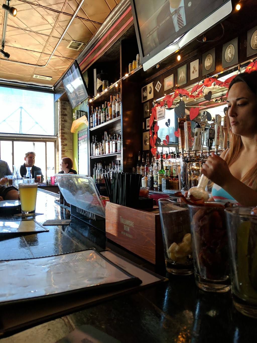 F. OMahonys | restaurant | 3701 N Broadway, Chicago, IL 60613, USA | 7735490226 OR +1 773-549-0226