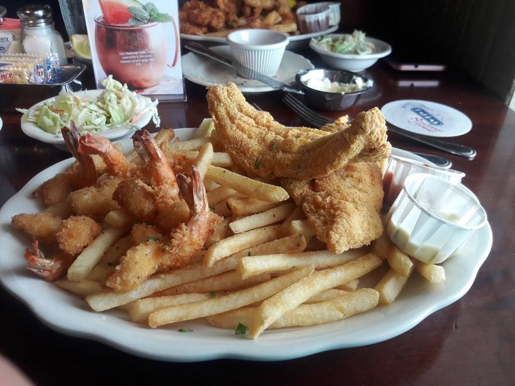 Pappas Seafood House | restaurant | 6945, I-45, Houston, TX 77087, USA | 7136410318 OR +1 713-641-0318