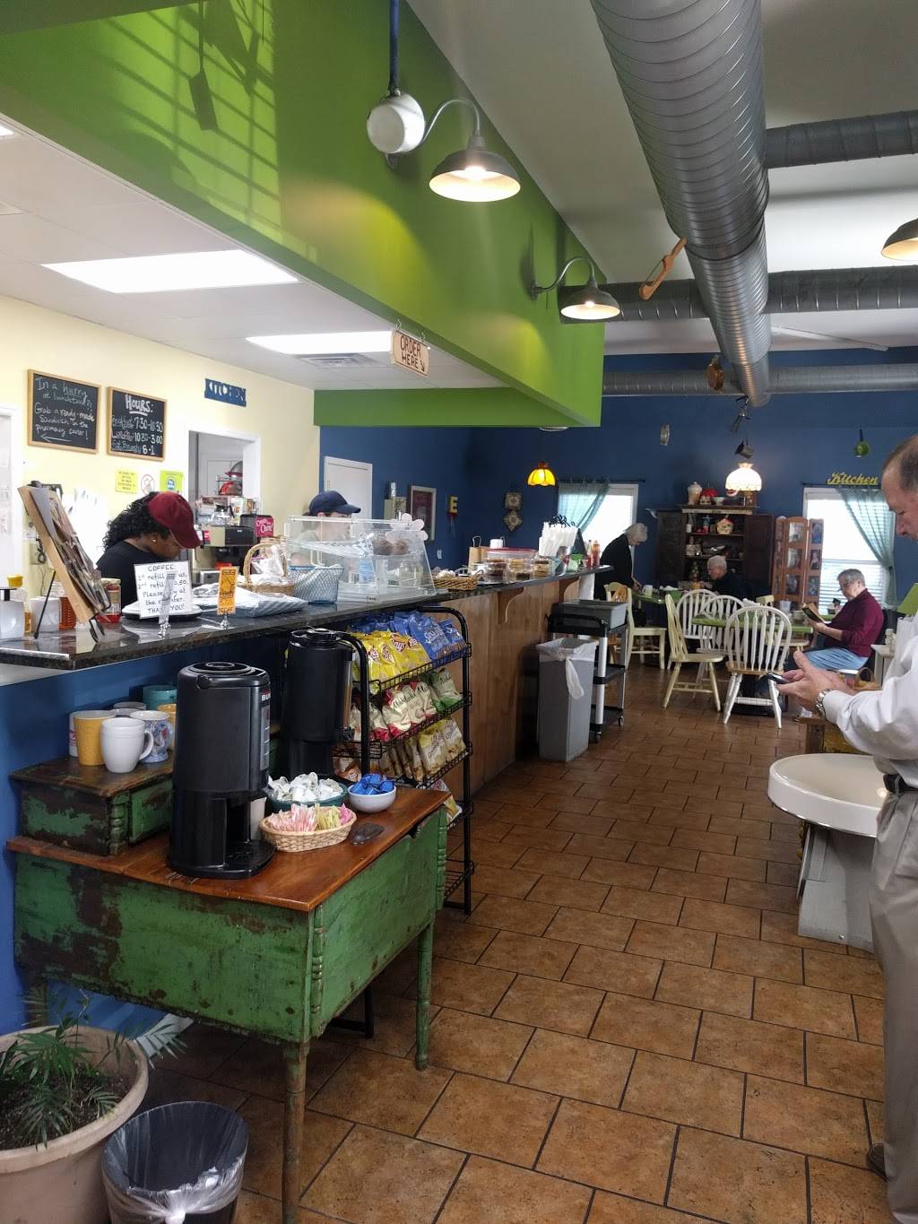 Ems Kitchen At Hawthorne Drugs | meal takeaway | 975 Hawthorne Ave Ste B, Athens, GA 30606, USA | 7062069322 OR +1 706-206-9322