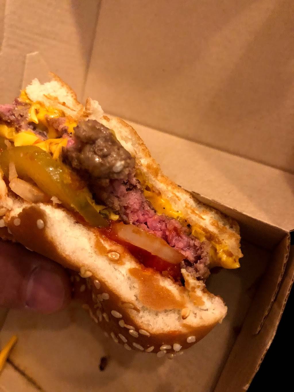 Wendys | restaurant | 22510 Midland Dr, Shawnee, KS 66226, USA | 9134221677 OR +1 913-422-1677