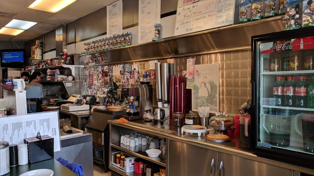 Grandmas Diner | restaurant | 227 W Washington St, Charles Town, WV 25414, USA | 3047249960 OR +1 304-724-9960