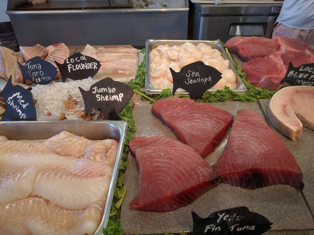 Macs Seafood Market Wellfleet | restaurant | At the Wellfleet Town Pier, 265 Commercial St, Wellfleet, MA 02667, USA | 5083490404 OR +1 508-349-0404