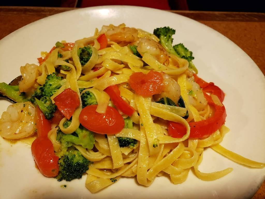 TGI Fridays | restaurant | 1780 E Gun Hill Rd, Bronx, NY 10469, USA | 7186717920 OR +1 718-671-7920