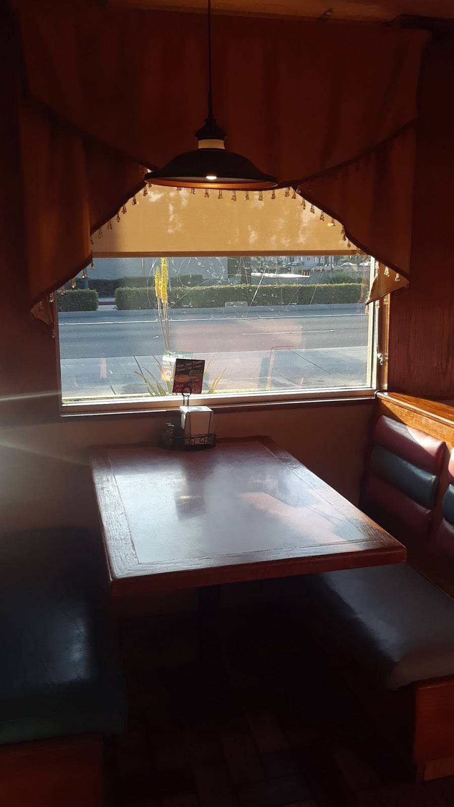 Boys Hamburgers | restaurant | 6810 Garfield Ave, Bell Gardens, CA 90201, USA | 5629287105 OR +1 562-928-7105