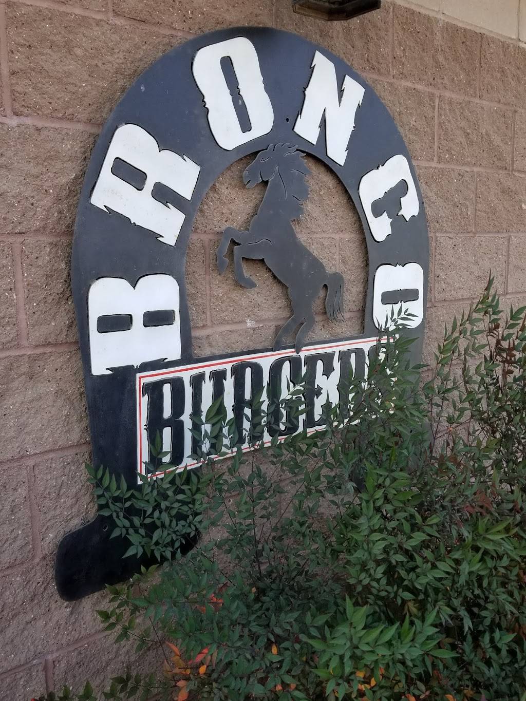 Bronco Burger | restaurant | 1925 Golden Hill Rd #300, Paso Robles, CA 93446, USA | 8052371232 OR +1 805-237-1232