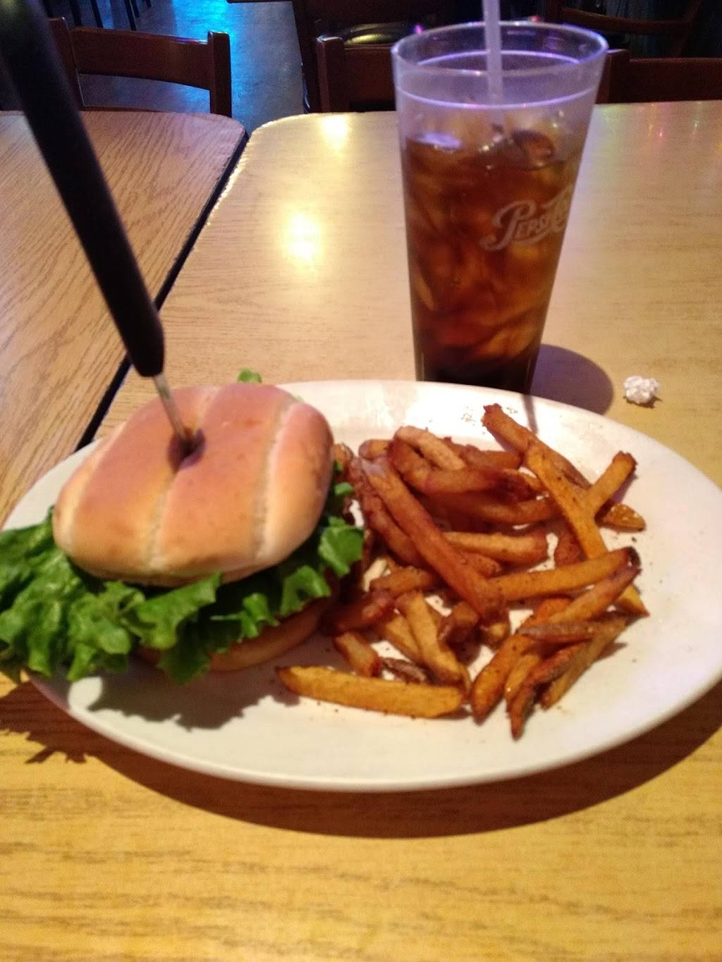 Skooters | restaurant | 323 E Main St, Mascoutah, IL 62258, USA | 6185664722 OR +1 618-566-4722