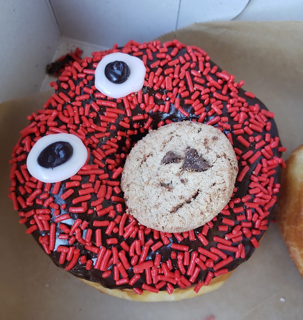 Scotts Donuts & Cafe | bakery | 27500 Marguerite Pkwy #3, Mission Viejo, CA 92692, USA | 9493642263 OR +1 949-364-2263